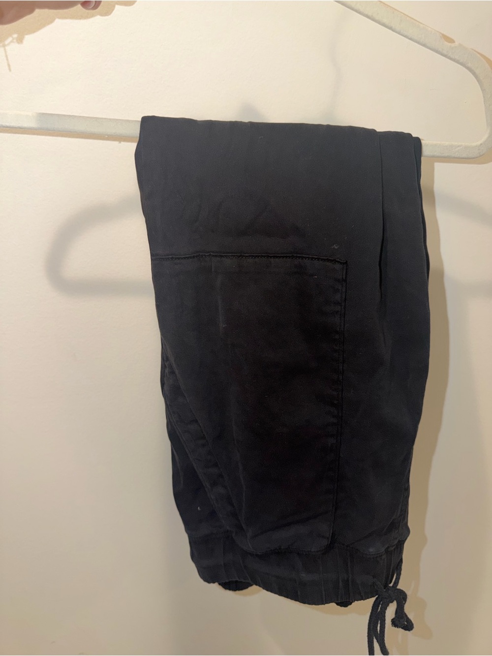 Bella Dahl Black Casual Pants with Branded Waist Tag